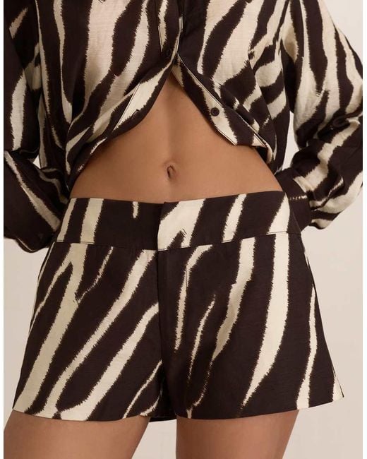 Missy Empire Brown Woven Zebra Structured Shorts