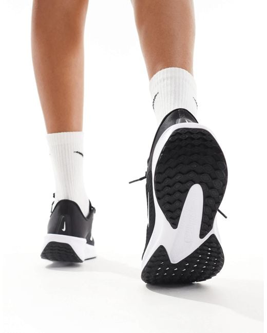 Nike White Quest 6 Trainers