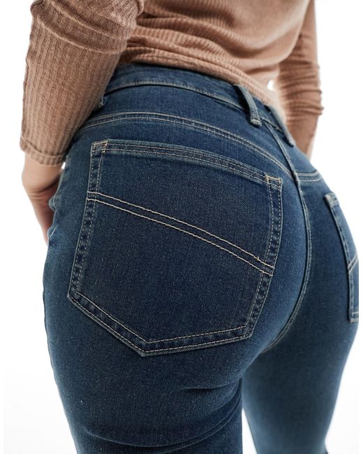 X007 - jeans a zampa elasticizzati lavaggio medio di Collusion in Blue