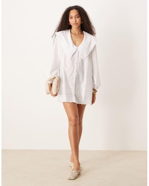 Vestito Corto Stile Camicia A Maniche Lunghe Con Colletto Oversize di ASOS in White