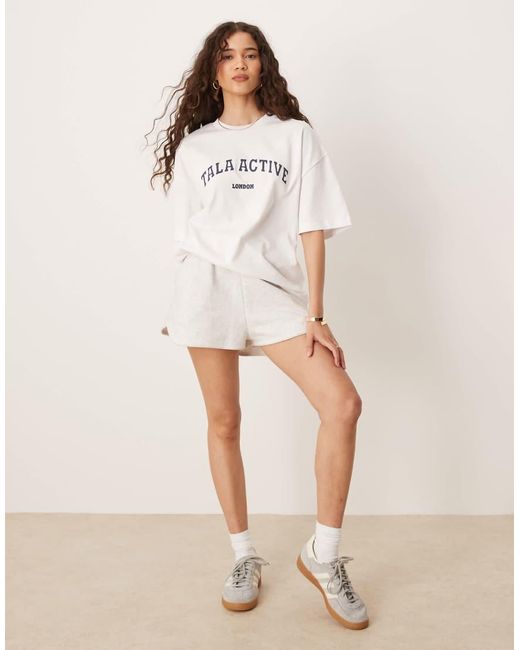 Camiseta Blanca Con Aplicación "Active" De Tala de color White