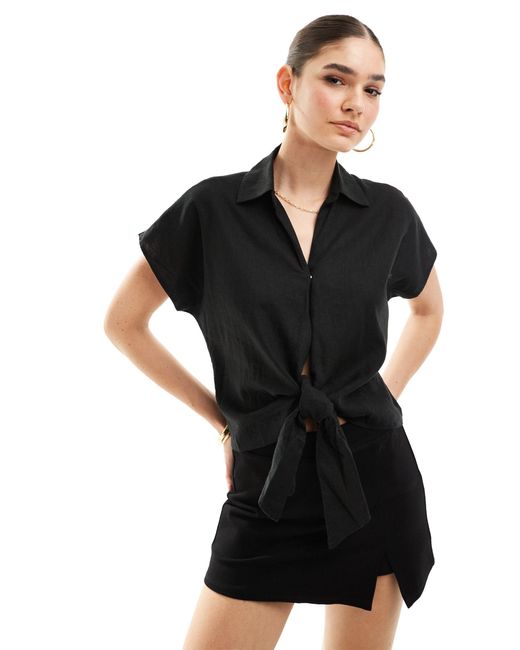 Chemise aspect lin nouée sur le devant New Look en coloris Black