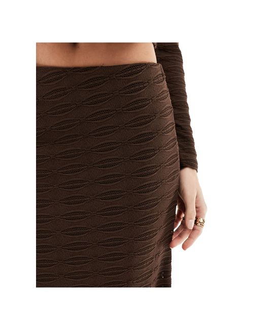 Falda larga chocolate con acabado texturizado Vero Moda de color Brown