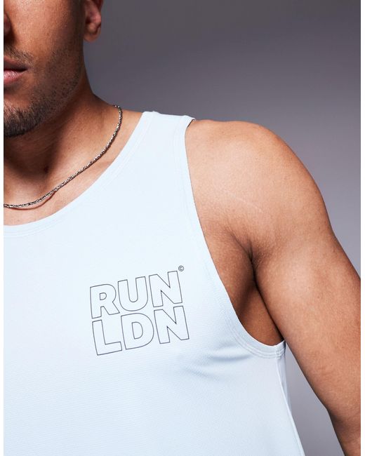 4505 – run ldn – lauf-tanktop aus hellem netzstoff mit brust-print in Gray für Herren