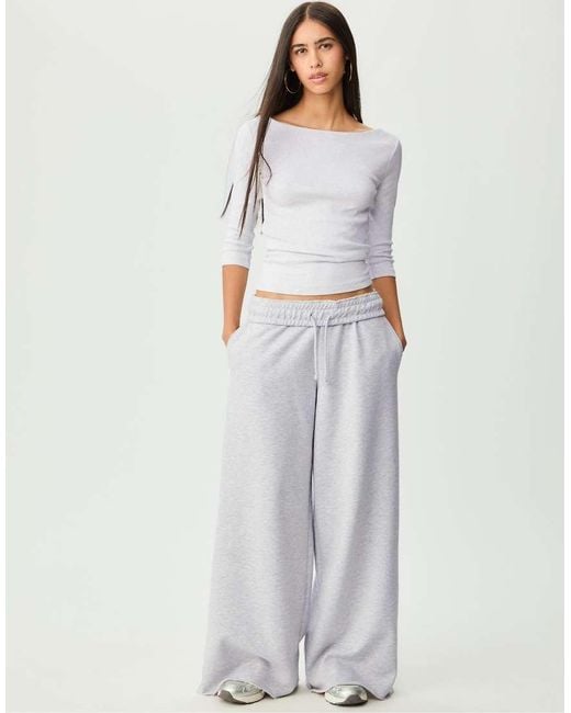 T-Shirt Basic Mélange Con Scollo A Barchetta di Stradivarius in Gray