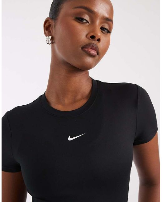 Nike One in het Black