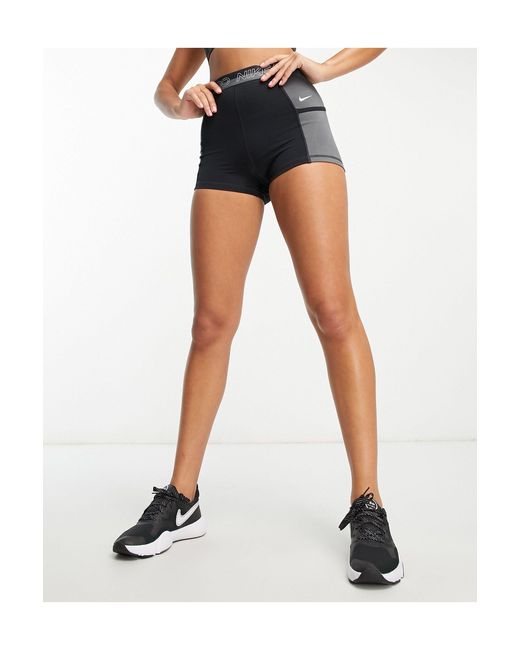 Nike Black Nike pro femme training – dri-fit – knapp geschnittene shorts