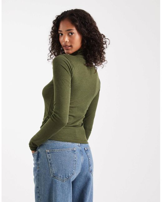 Top manches longues en fine maille à col montant - olive Miss Selfridge en coloris Green