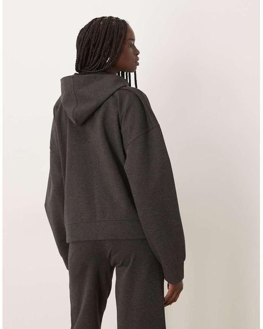 Wasabi di Mango in Black