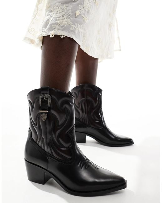 Bottines style santiags à détail boucle Stradivarius en coloris Black