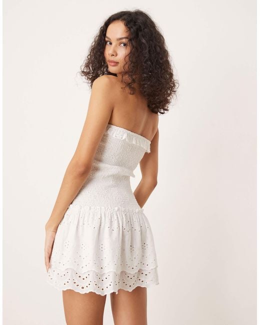 Iisla & Bird Natural – trägerloses, gerafftes mini-strandkleid