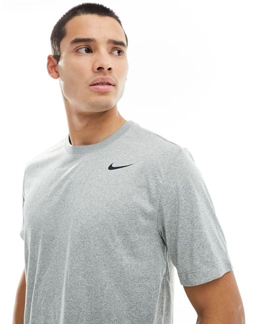 Camiseta dri-fit reset Nike de hombre de color Gray