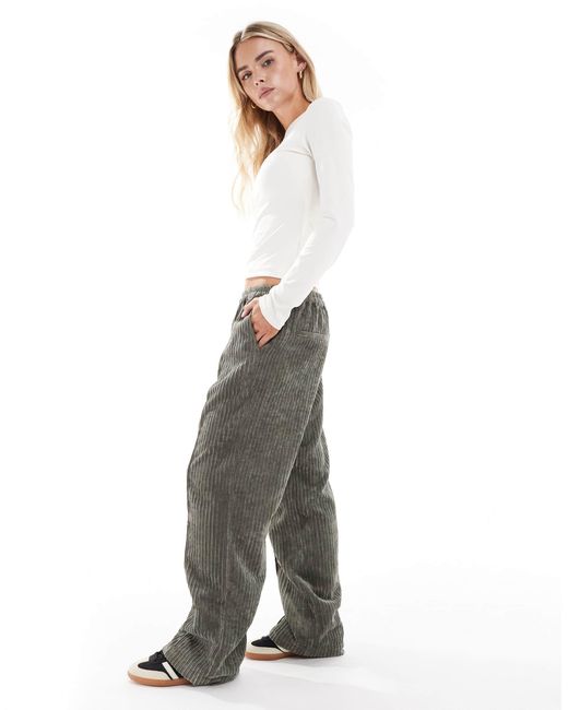Asos design petite - pantalon en velours côtelé à enfiler - kaki ASOS en coloris Gray