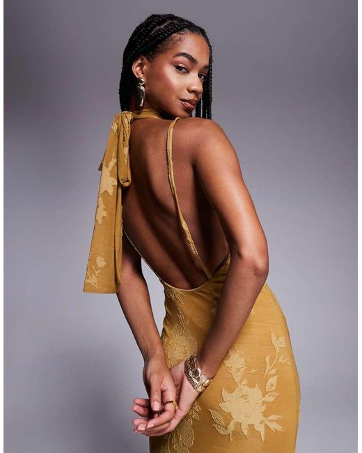 Vestito Lungo Allacciato Al Collo Color Bronzo Con Schiena Scoperta E Dettaglio Drappeggiato di ASOS in Metallic