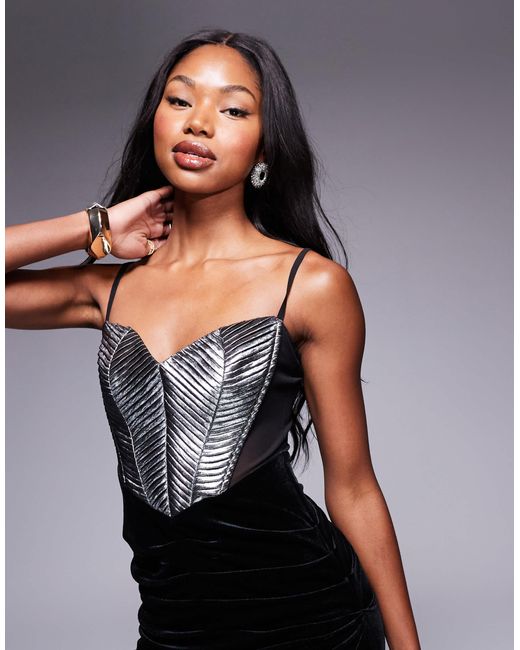 ASOS Black – hochwertiges samt-maxikleid