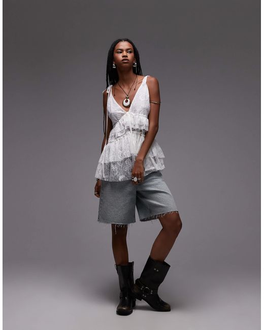 Top long en dentelle à volants - ivoire ASOS en coloris Gray