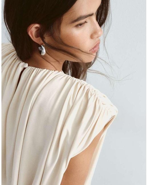 ARRANGE Natural Strong Shoulder Ruched Tee