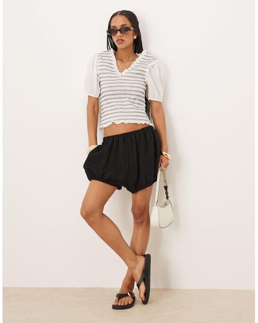 Short bloomer texturé à rayures ASOS en coloris White