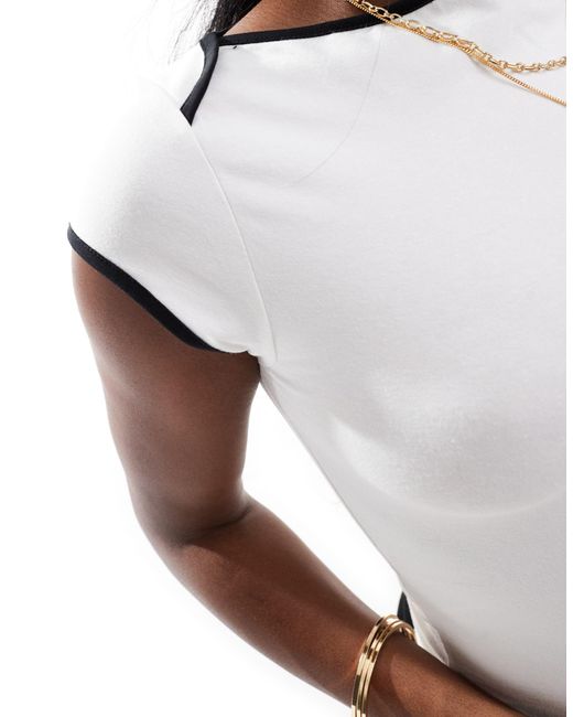 Camiseta blanca con cuello barco y ribetes en contraste ASOS de color White