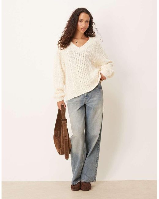 Wrangler White Wool Blend V-neck Cable Knit Jumper