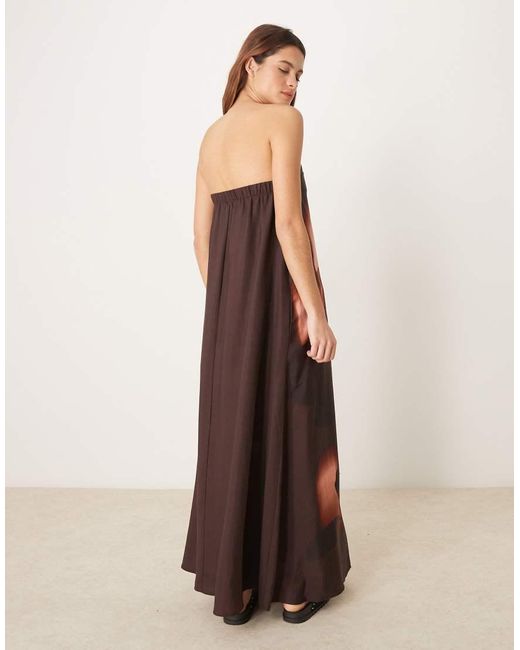 ASOS Maxi Bandeau-Jurk Van Cupro Met Uitvergrote Bloemenprint in het Red