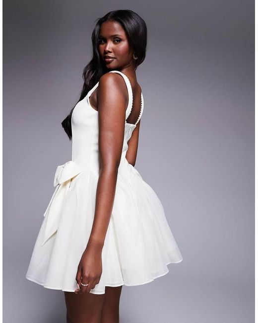 Vestido Corto Con Cuerpo Estilo Corsé, Ribete De Perlas Y Lazos De -Blanco ASOS de color Purple