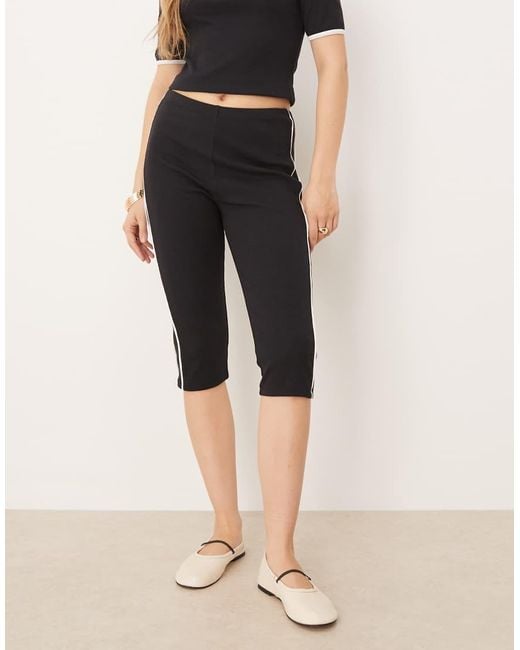 Pantalones Capri Negros Con Ribetes En Contraste De Canalé De (Parte De Un Conjunto) ASOS de color Natural