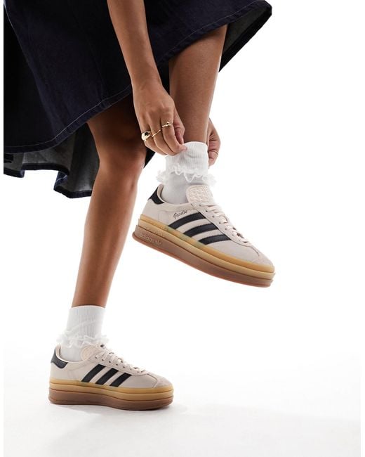 Gazelle bold - sneakers bianco sporco e nere di Adidas Originals in White