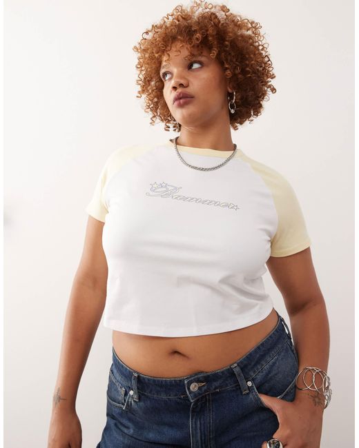 Collusion White Plus – knapp geschnittenes t-shirt mit raglanärmeln und grafik