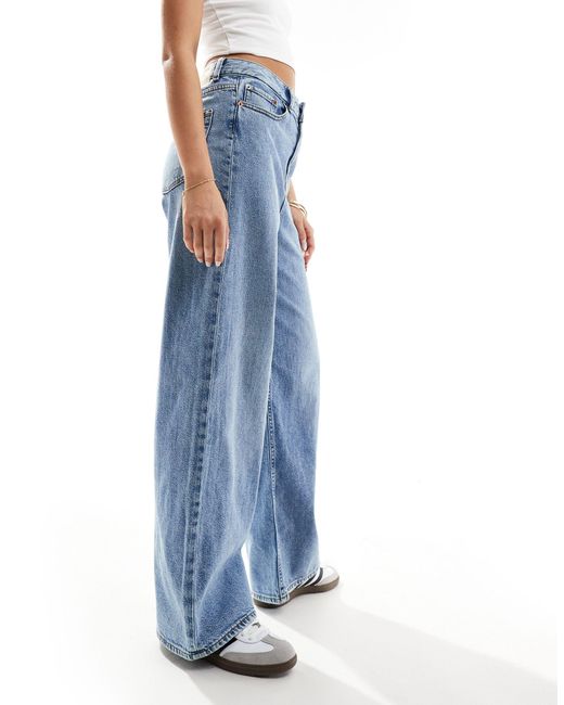 Tokyo - jeans a fondo ampio lavaggio chiaro di JJXX in Blue