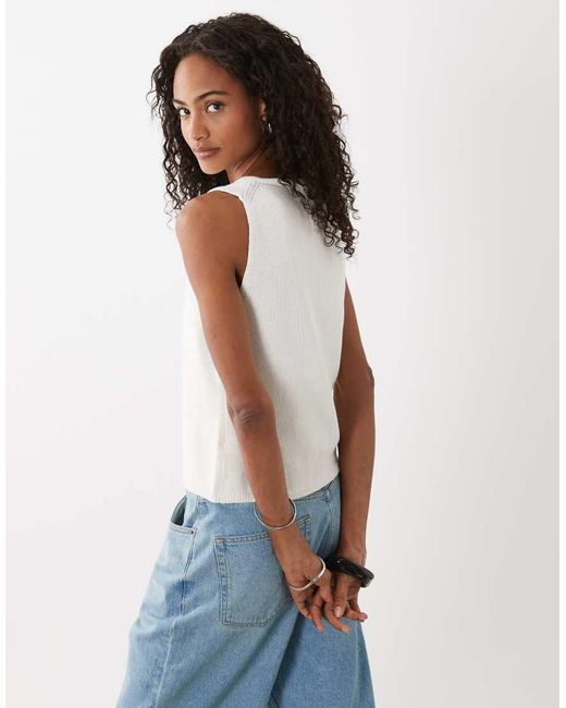 GOOD AMERICAN White Fine Knit V-neck Button Placket Top