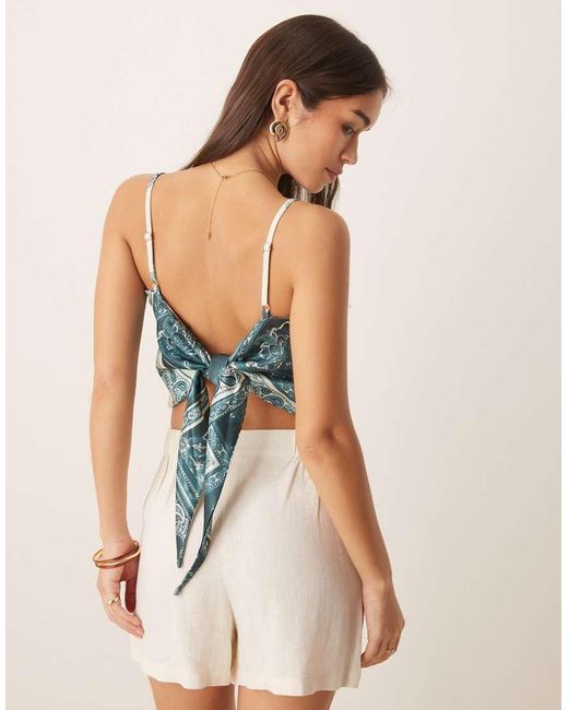 Top Azul Estampado De Tirantes Con Bajo De Pico Y Lazada Trasera De ASOS de color Blue