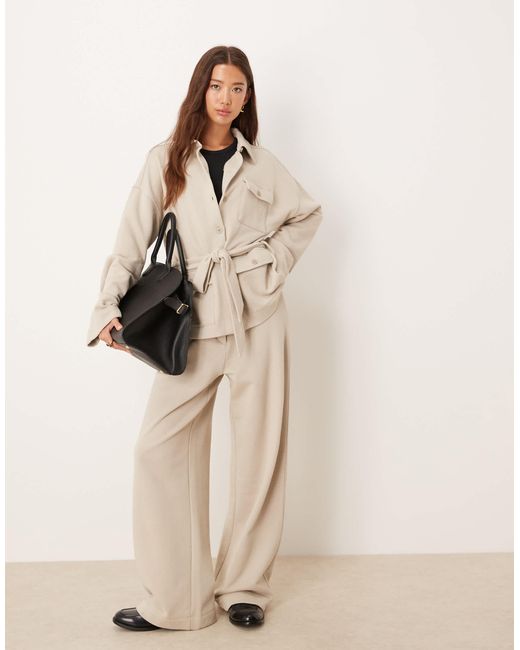 Sweat manches longues d'ensemble en sergé boutonné et noué à l'avant - taupe ASOS en coloris Natural
