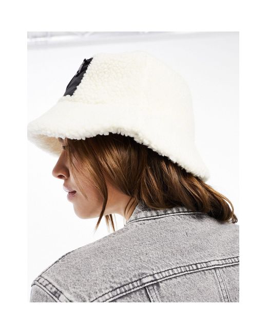 Cappello da pescatore di Calvin Klein in White