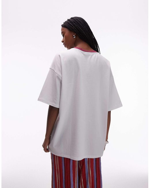 T-shirt oversize en jersey style sport à imprimé valencia et bordure bordeaux TOPSHOP en coloris White