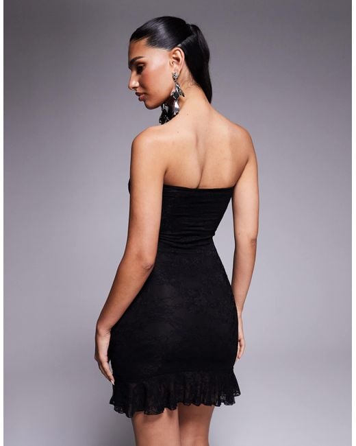Exclusivité - - robe bandeau courte double épaisseur près du corps en dentelle à volants Kaiia en coloris Blue