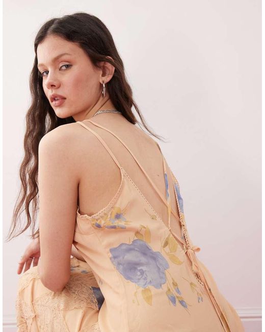 Vestito Lungo A Fiori Con Con Spalline Sottili E Finiture di Miss Selfridge in Pink