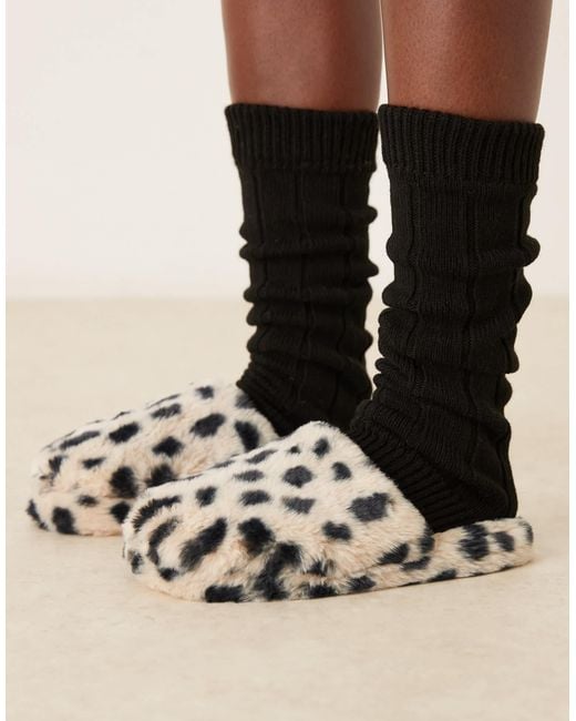 ASOS Natural – zina – hausschuhe mit dalmatinerfellmuster und geschlossener zehenpartie