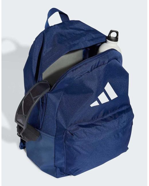 Mochila Azul Oscuro Y Blanca Clásica Con Logo De 3 Bandas Classic De Adidas Originals de color Blue