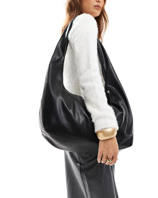 Sac incurvé oversize en similicuir Pull&Bear en coloris Black