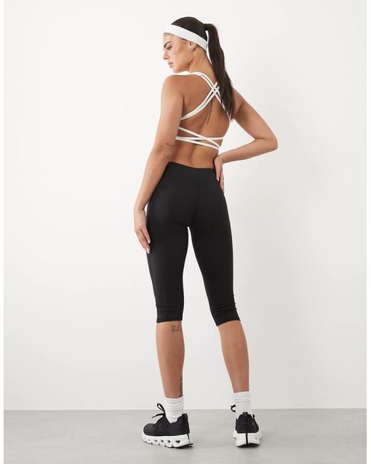 4505 Black Low Rise Capri Yoga legging