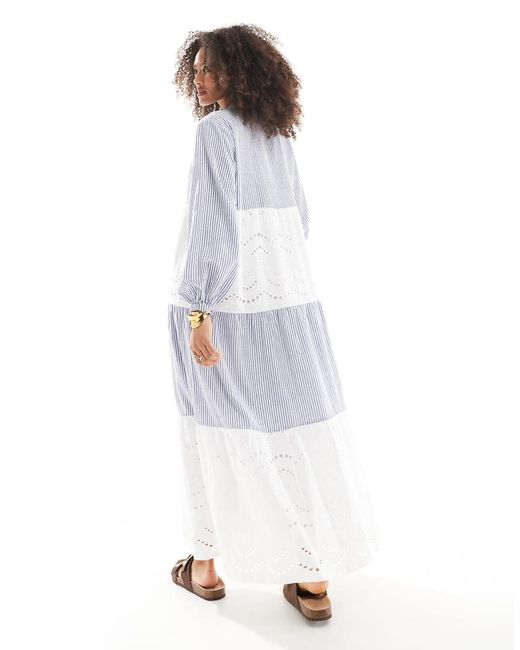 Native Youth Aangerimpelde Maxi Jurk Met Gestreepte En Broderie Stroken in het White