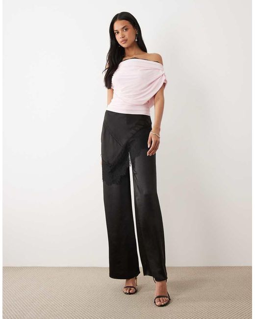 ASOS Gedrapeerde Top Van Gladde Stof Met Blote Schouders in het White