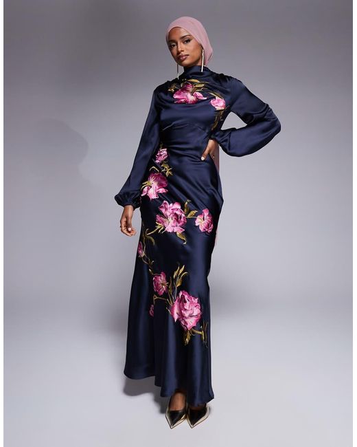 Vestito Lungo Con Maniche A Campana Con Taglio Sbieco Scollo Ad Anello E Fiori Ricamati di ASOS in Blue