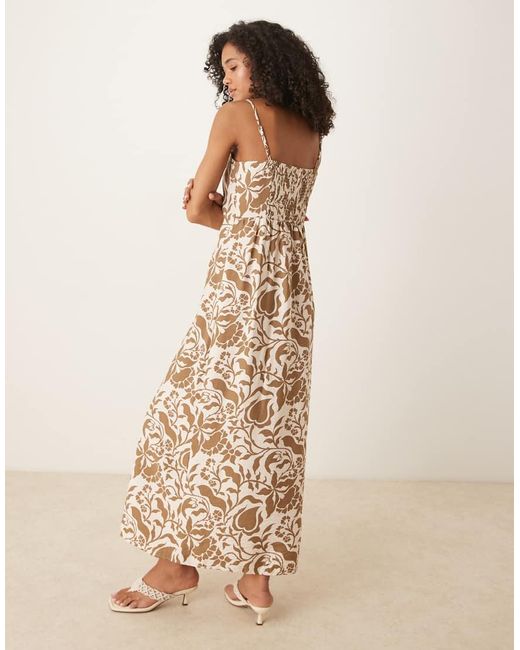Vestido Midi Marrón Con Estampado Floral Y Detalle Fruncido De Y.A.S de color Natural
