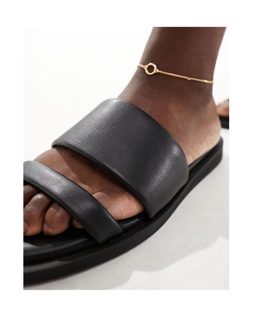 Sandalias negras minimalistas planas con diseño London Rebel de color Brown