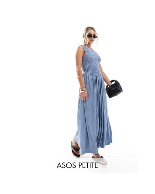 Asos design petite - robe longue effet froissé avec dos ouvert et corsage froncé ASOS en coloris Blue