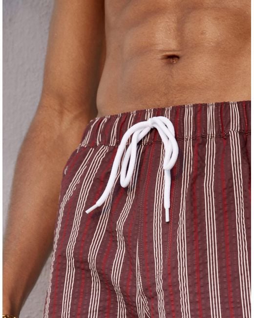 ASOS – kurze badeshorts aus seersucker in Brown für Herren