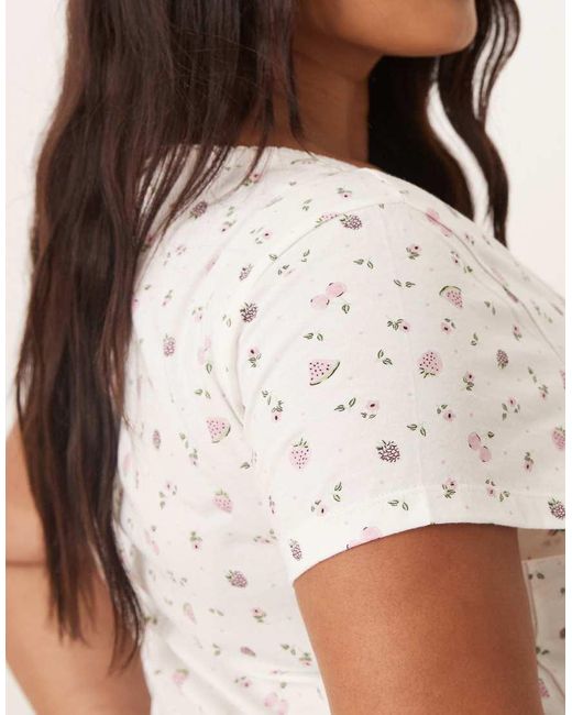 Camiseta De Pijama Con Estampado De Flores Y Frutas Mix & Match De Asos Design Curve ASOS de color Brown