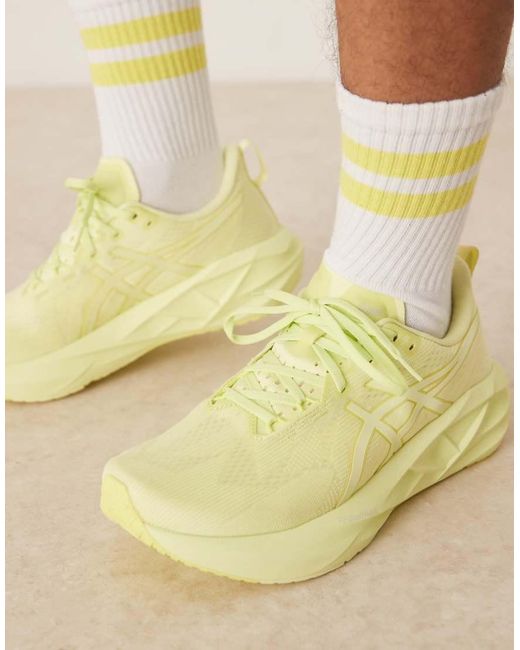 Zapatillas De Deporte Amarillas Para Correr Lite Show Novablast 5 Lite-Show De Asics de hombre de color Yellow